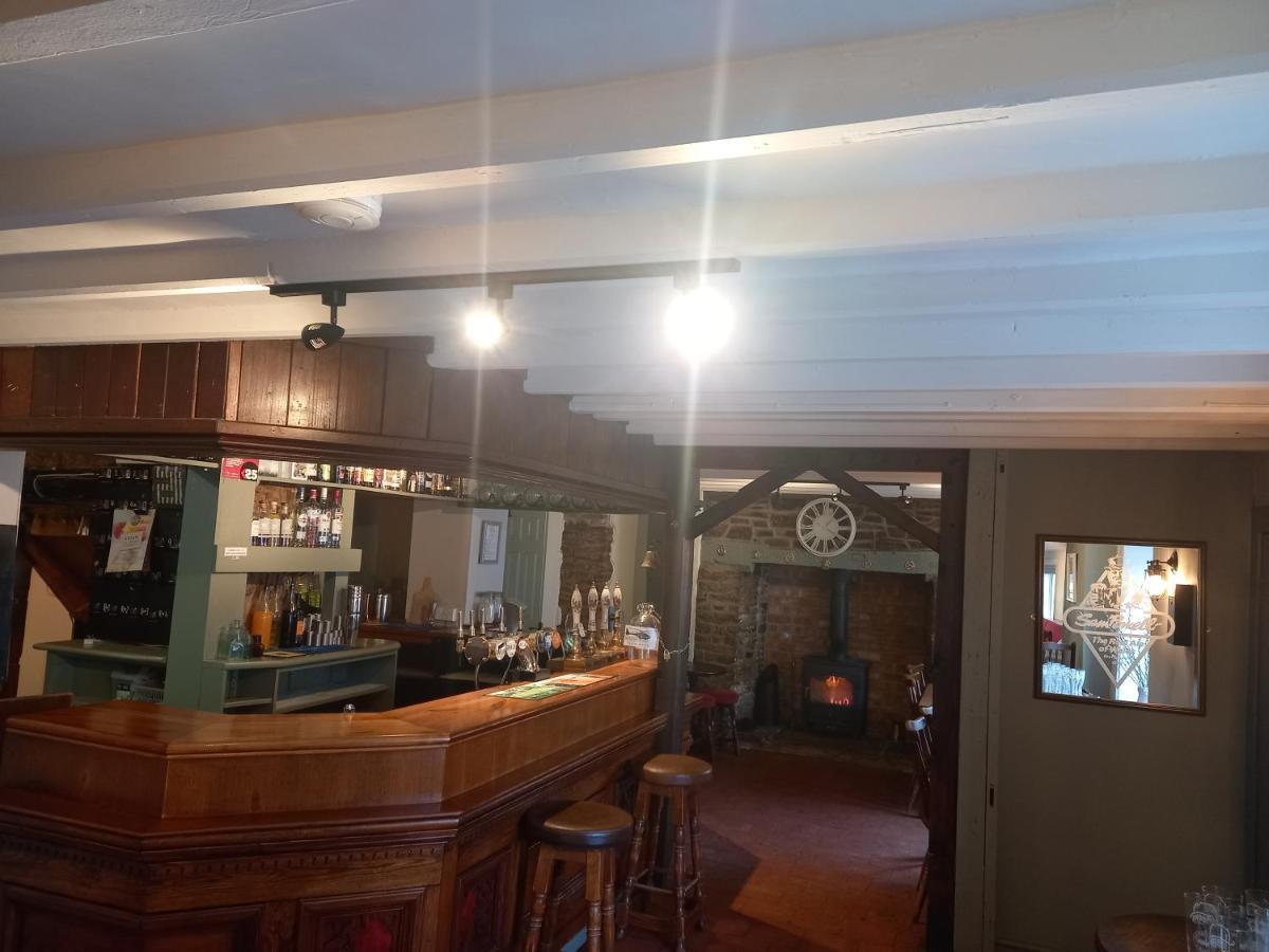 The Crown Inn Wentnor Buitenkant foto